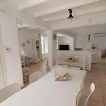 Elite With Pool & Sea View